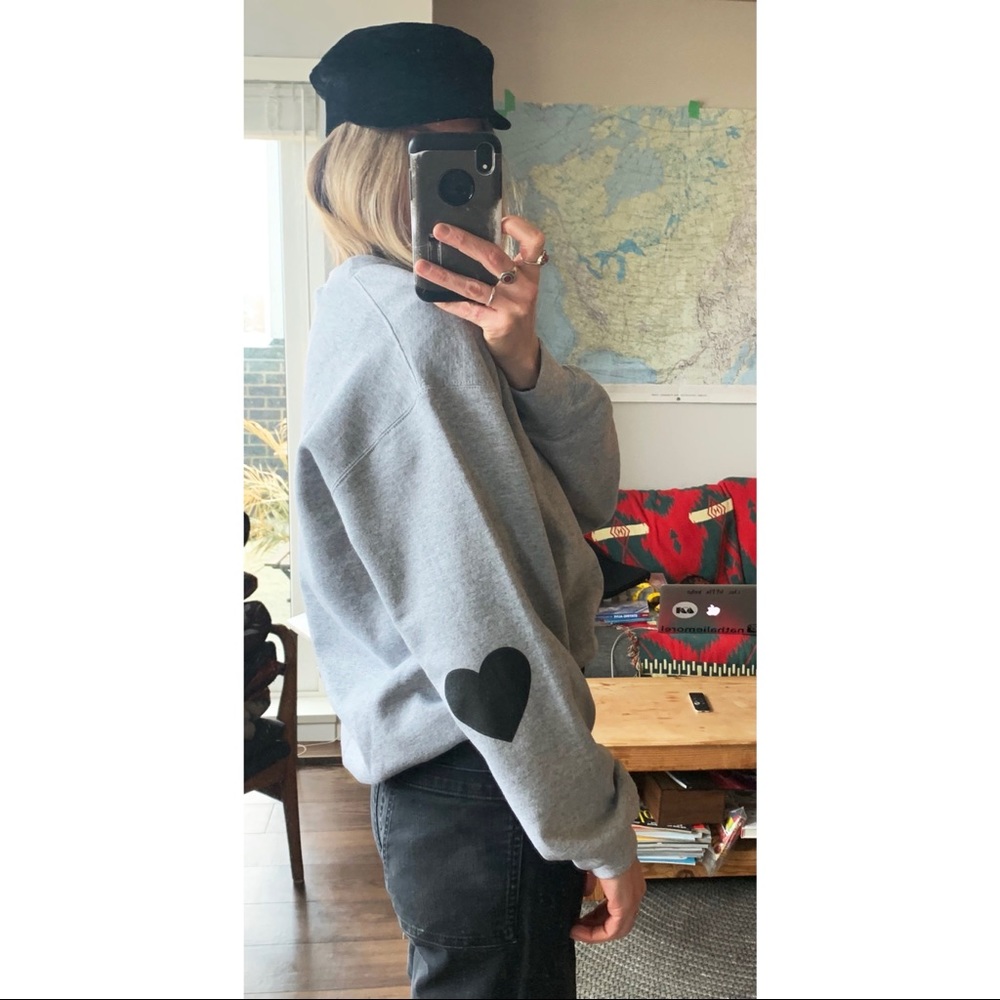 🖤 Sports Grey Crewneck Sweater with Black Heart - Picture 8 of 8